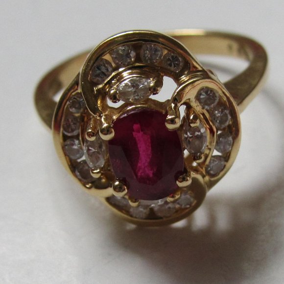 18K Solid Yellow Gold with Ruby & Diamonds Ring - Picture 3 of 13